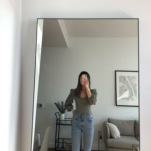 Aritzia Puffed sleeves top